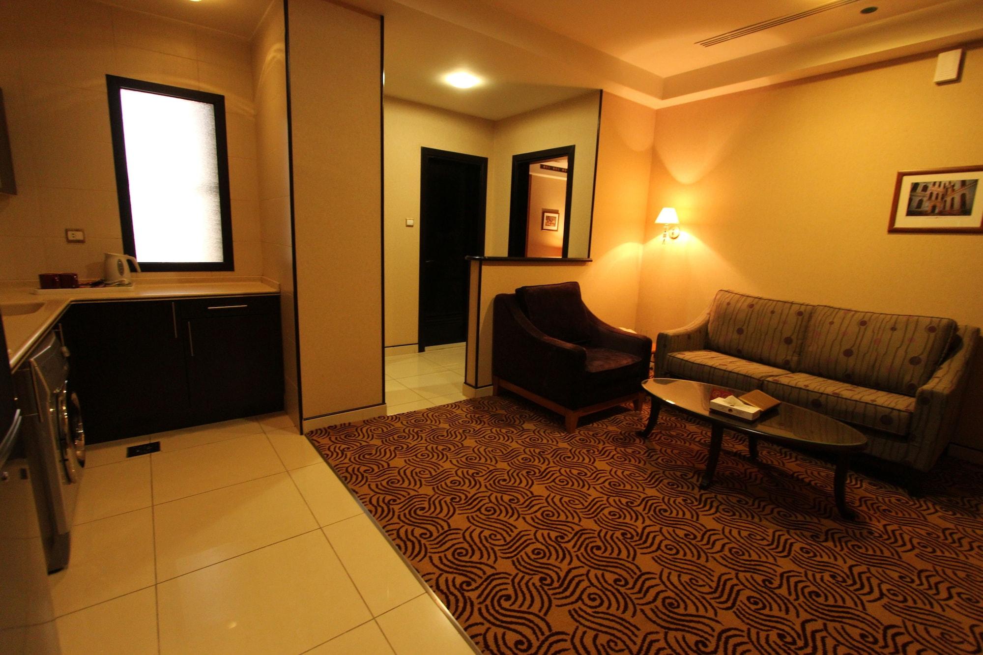 Awaliv International Hotel Ta'if Luaran gambar A suite at the hotel