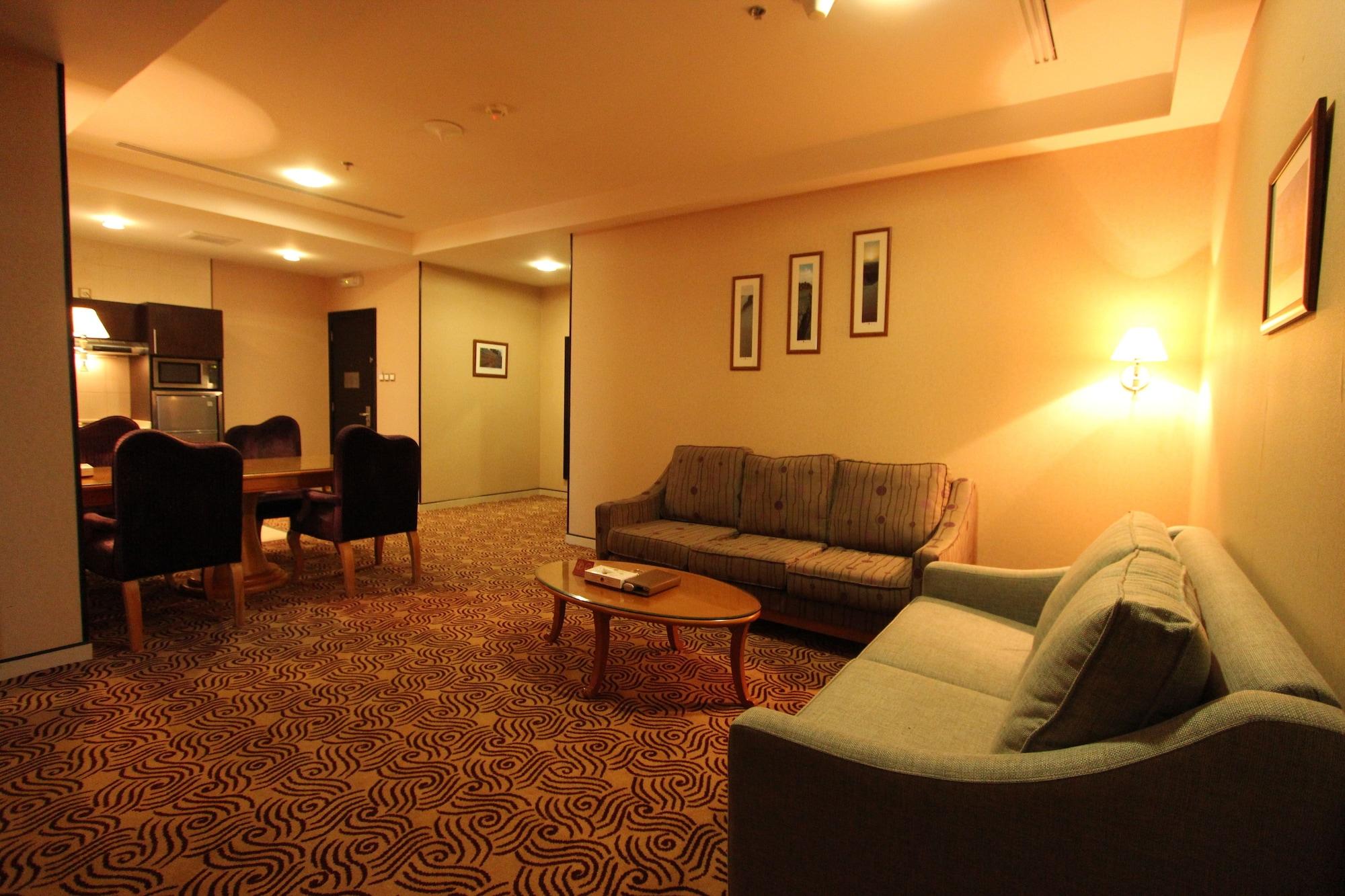 Awaliv International Hotel Ta'if Luaran gambar A suite at the hotel