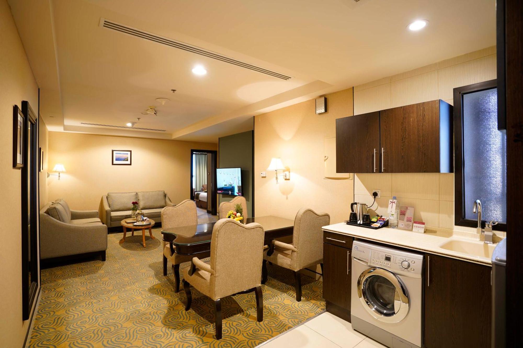 Awaliv International Hotel Ta'if Bilik gambar A suite at the hotel