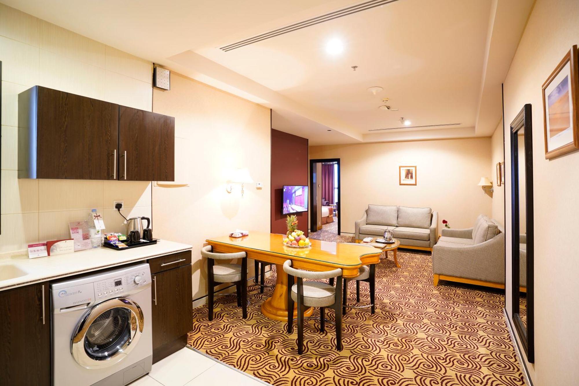 Awaliv International Hotel Ta'if Bilik gambar A suite at the hotel