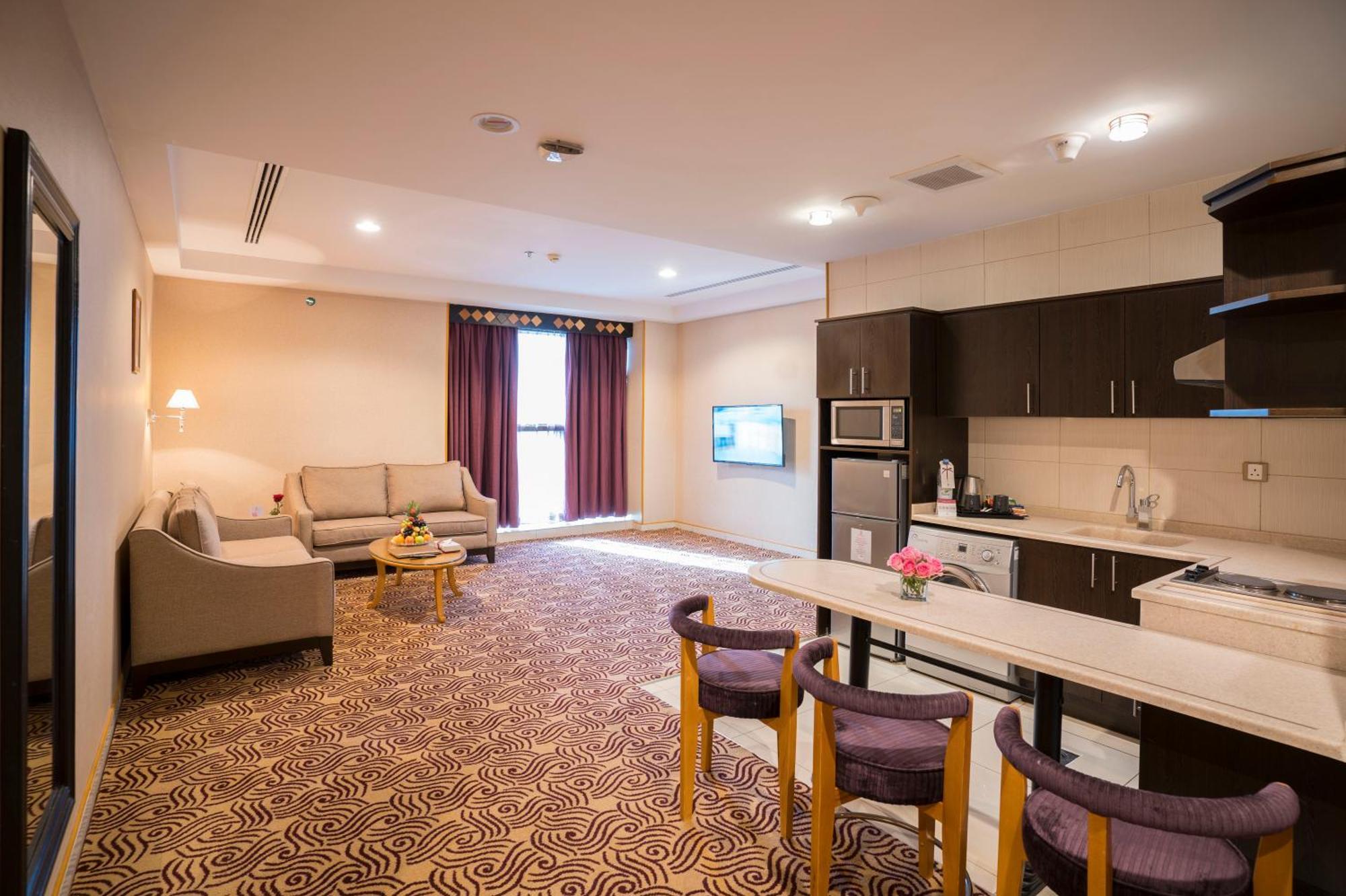 Awaliv International Hotel Ta'if Bilik gambar A suite at the hotel