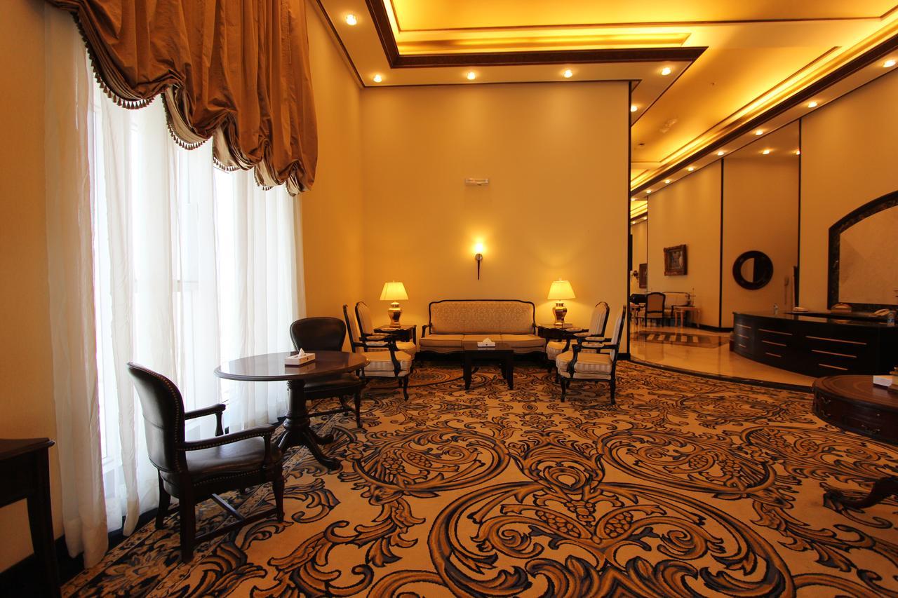 Awaliv International Hotel Ta'if Luaran gambar A suite at the hotel