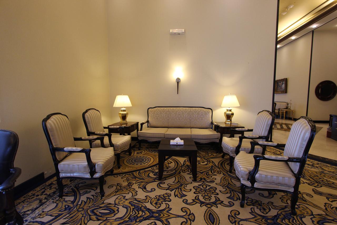 Awaliv International Hotel Ta'if Luaran gambar A living room in the hotel