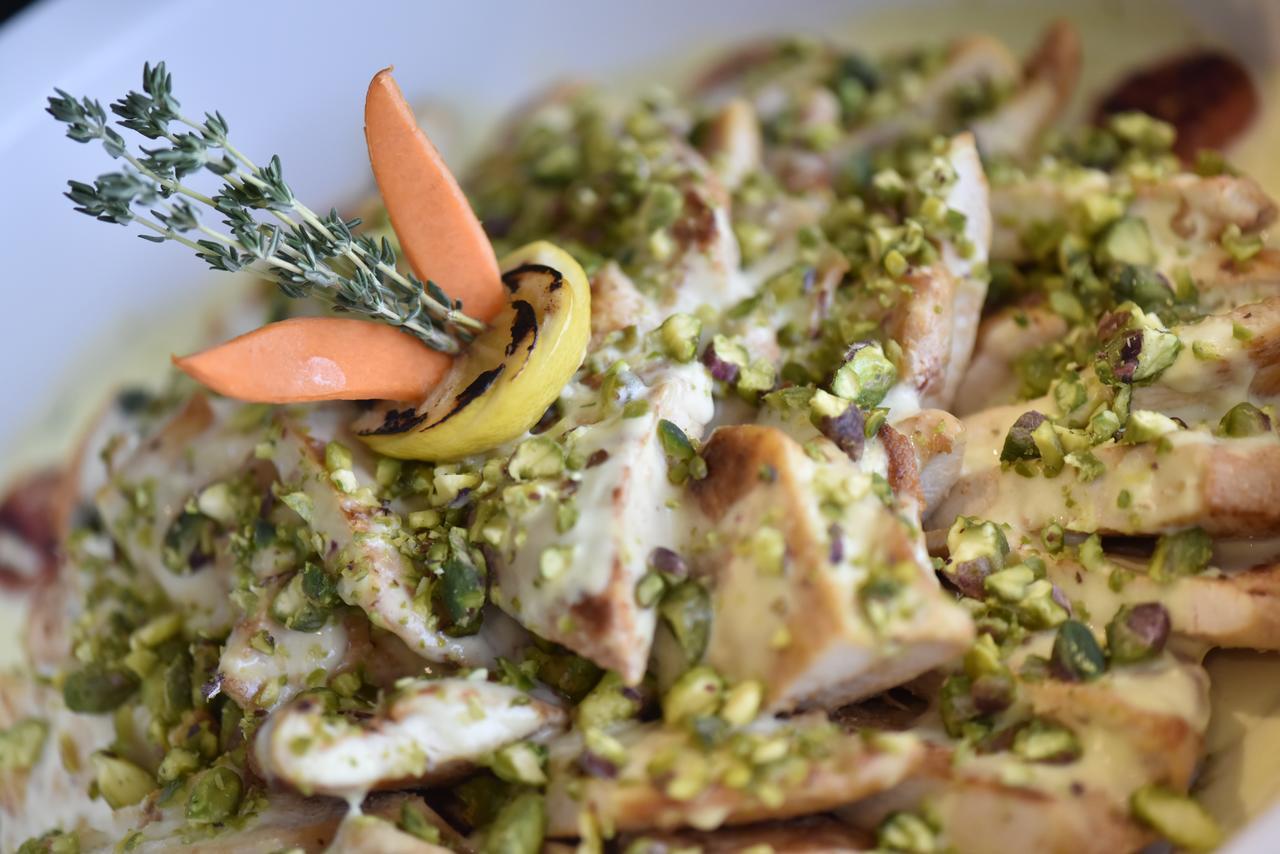 Awaliv International Hotel Ta'if Luaran gambar Chicken salad