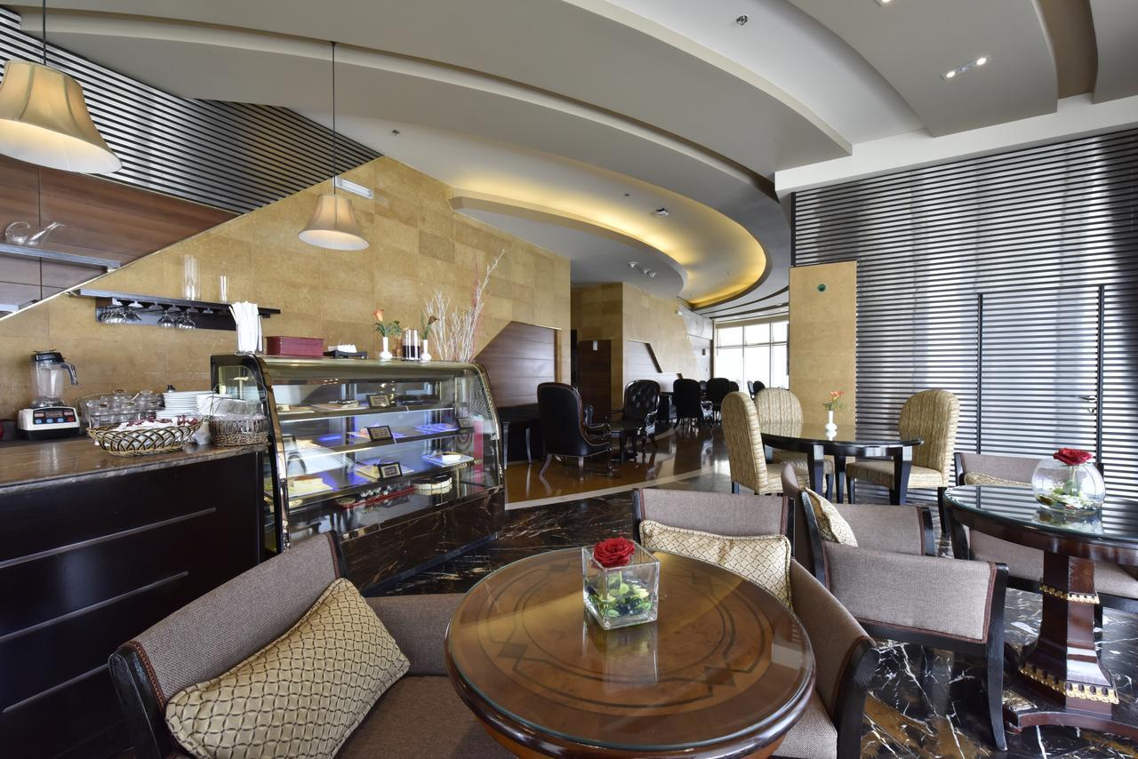 Awaliv International Hotel Ta'if Luaran gambar The lounge at the airport