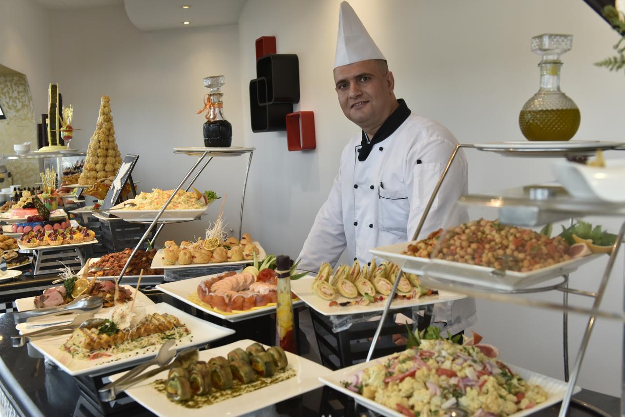 Awaliv International Hotel Ta'if Luaran gambar A buffet at a hotel